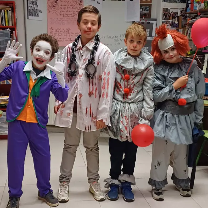 Alumnos disfrazados en fiesta de Halloween en Ian’s School Gijón