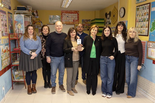 Alcaldesa de Gijón en Ian's School celebrando premio Green Positive